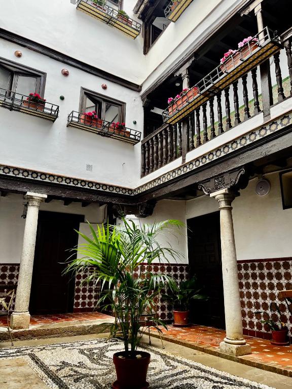 a building with a potted plant in a courtyard at Casa Benalua, Siglo XVI in Granada