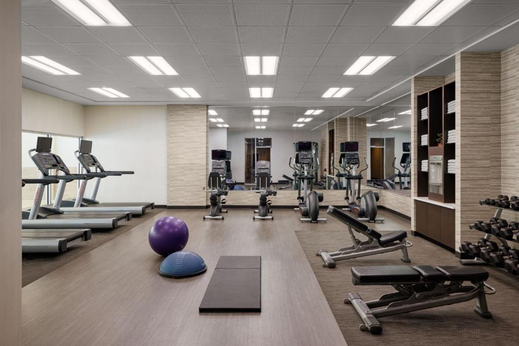 Fitness centrum a/nebo fitness zařízení v ubytování Courtyard by Marriott Prince George