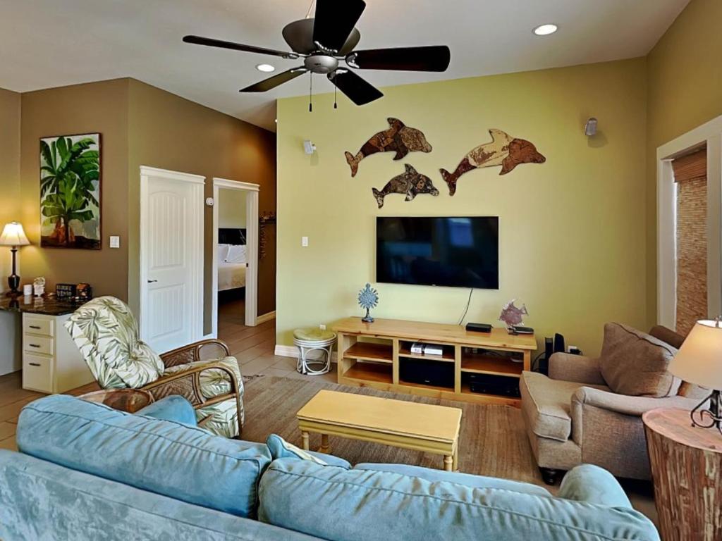 TV a/nebo společenská místnost v ubytování Coastal Cotter