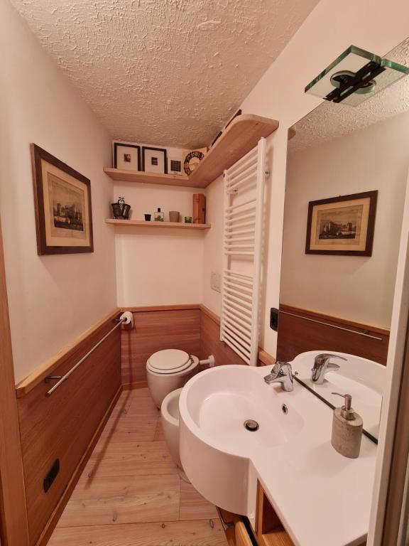 Zdjęcie z galerii obiektu Profumo di Legno a Cielo Alto La Coquille w mieście Breuil-Cervinia