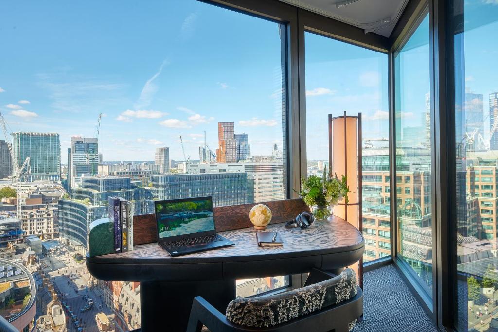 Pan Pacific London photo