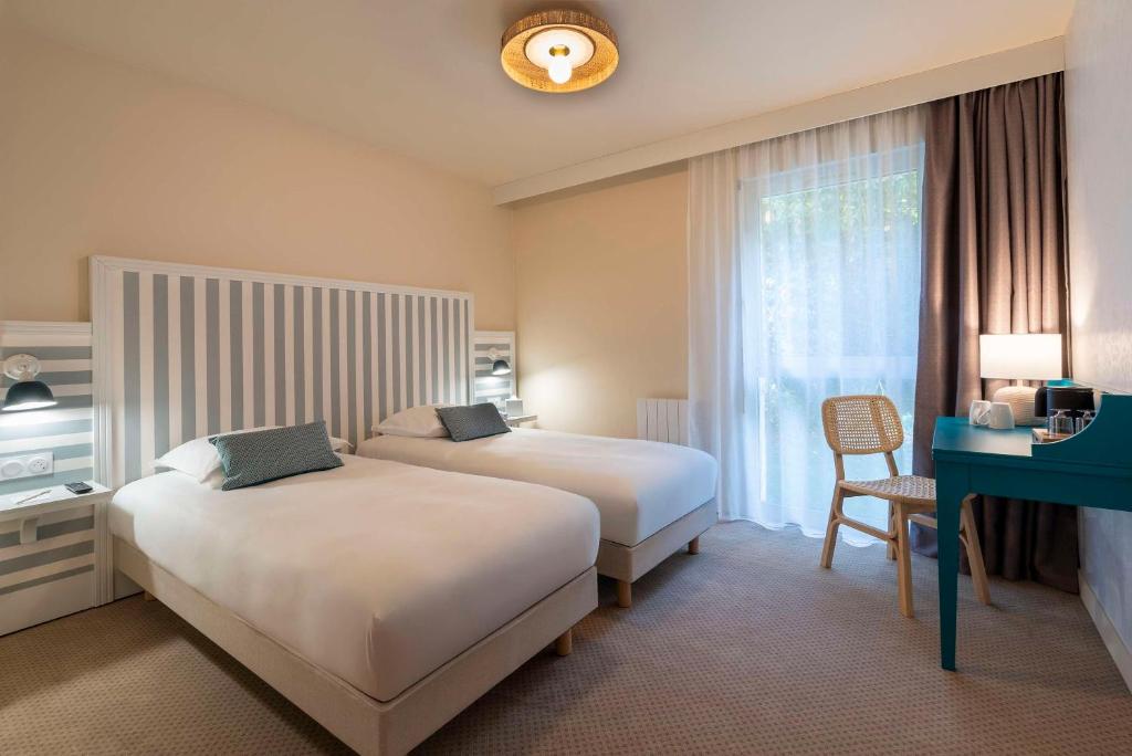Postel nebo postele na pokoji v ubytování Best Western Flers Centre Gare