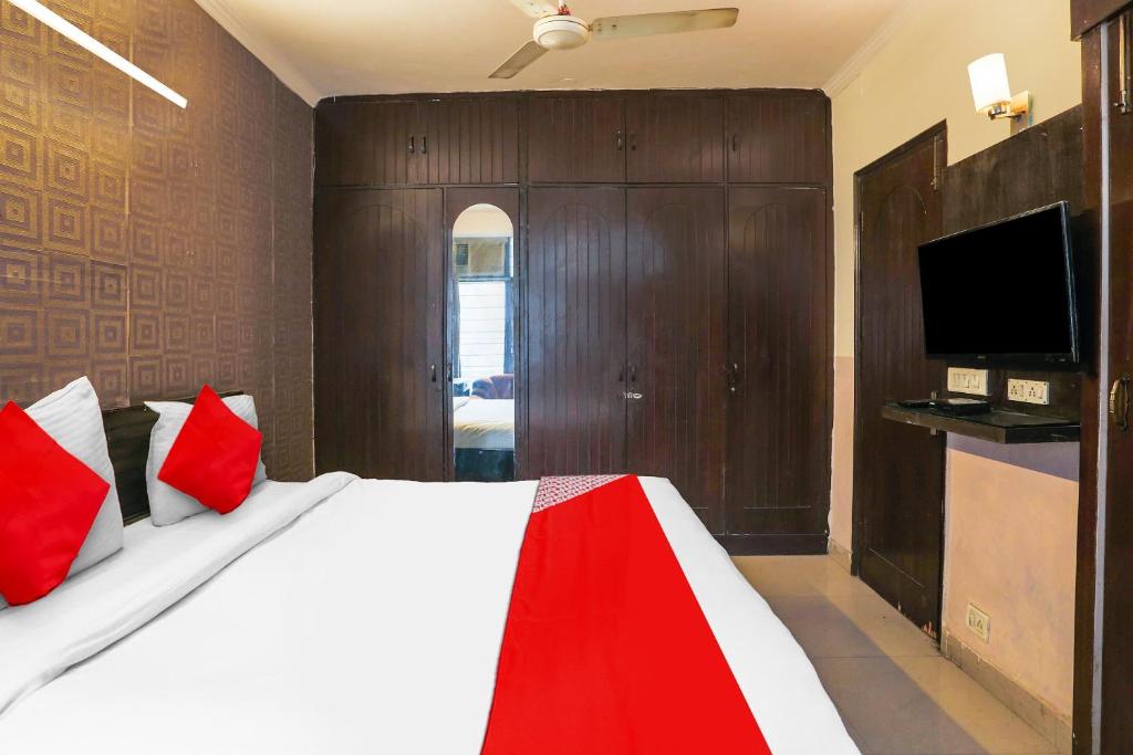 TV a/nebo společenská místnost v ubytování Hotel O Royal Galaxy