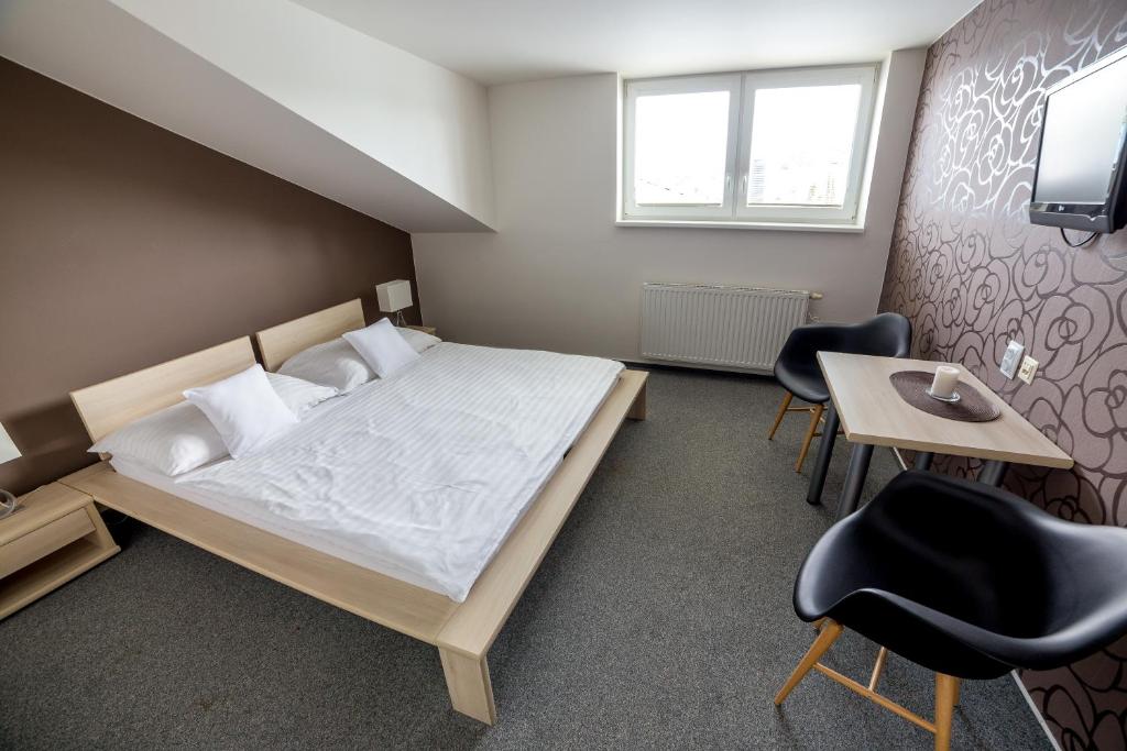 Postel nebo postele na pokoji v ubytování Hotel Lion