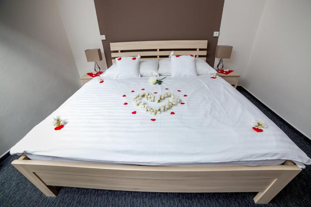 Postel nebo postele na pokoji v ubytování Hotel Lion
