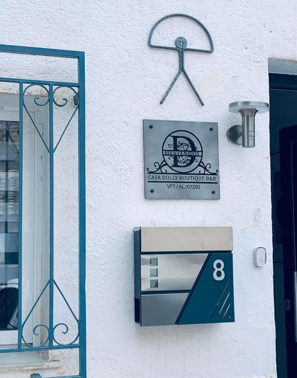 a sign on the side of a building with a mailbox at Casa Dolly Boutique B&B in Cantoria
