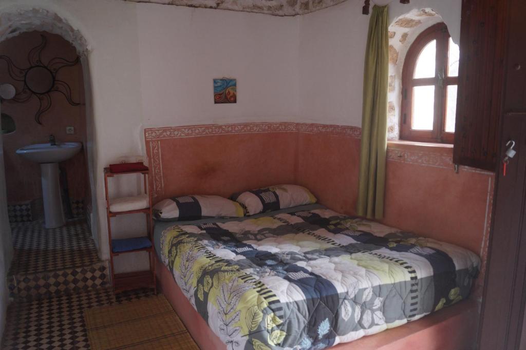 SIDI KaouKI PERLA - Triple Room With Private Bathroom