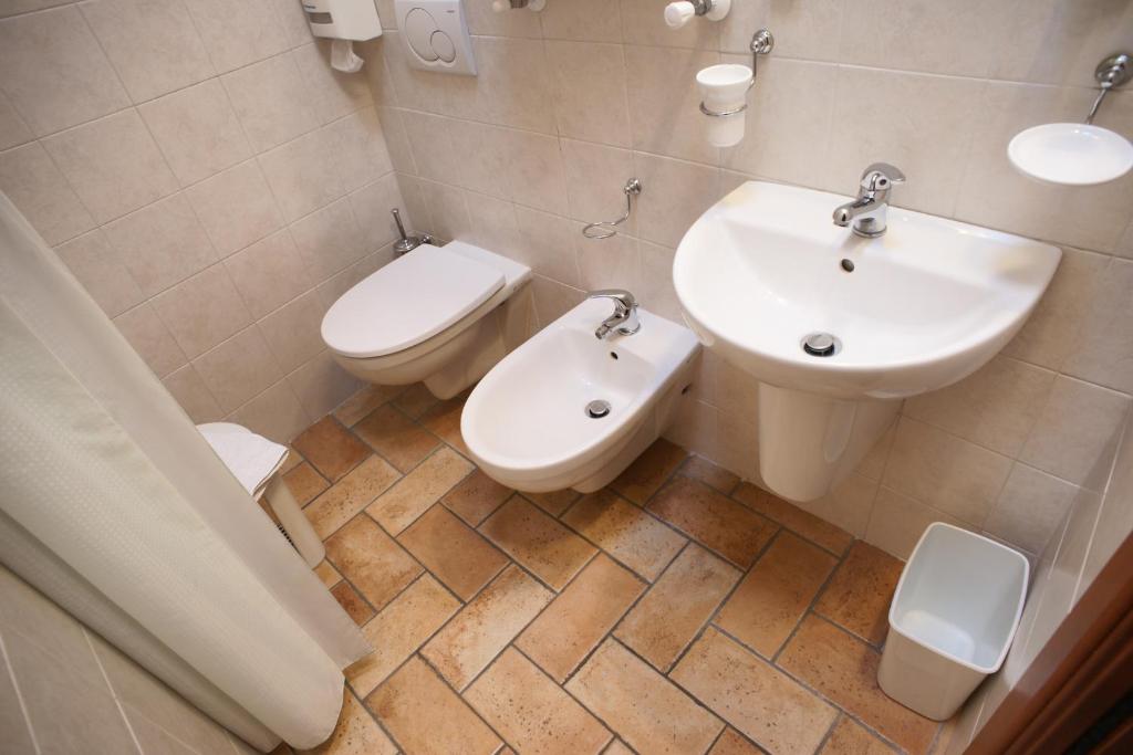 Koupelna v ubytování Hotel La Rocca