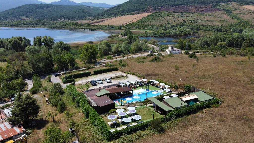 Příroda nedaleko luxury tent