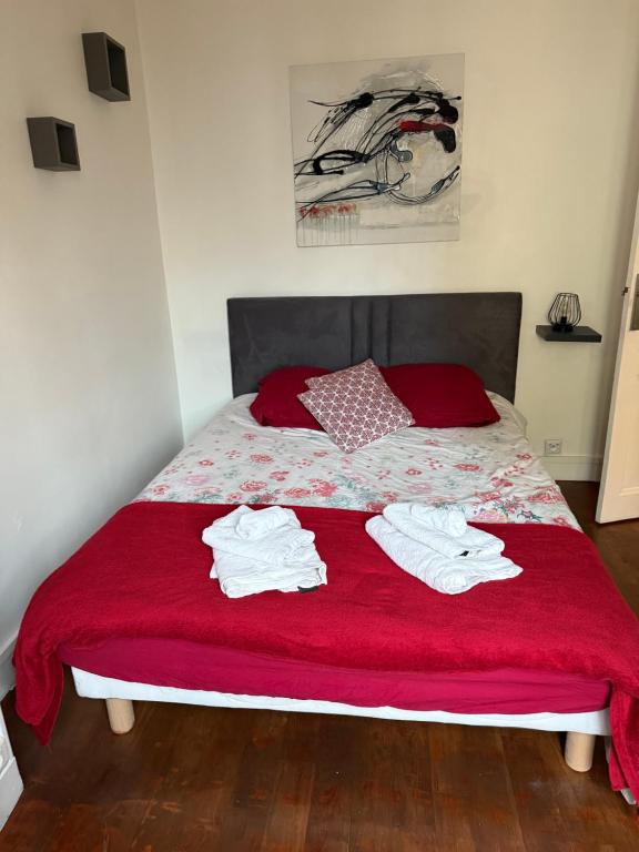 Ένα ή περισσότερα κρεβάτια σε δωμάτιο στο Centre de Rouen