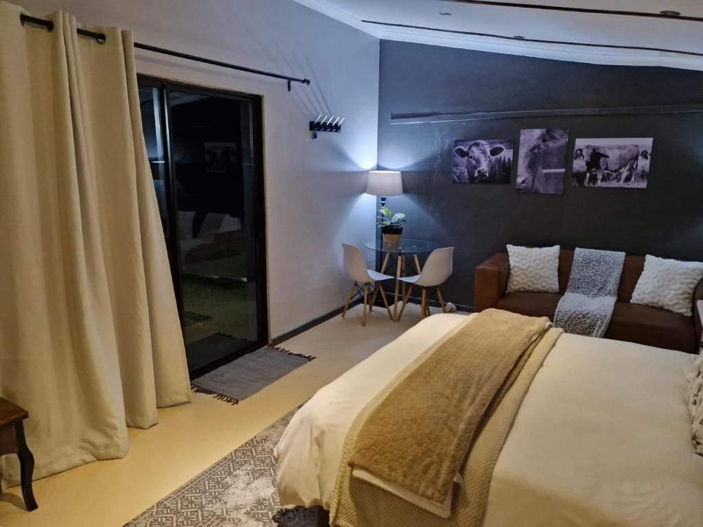 Postel nebo postele na pokoji v ubytování Toekoms Inn