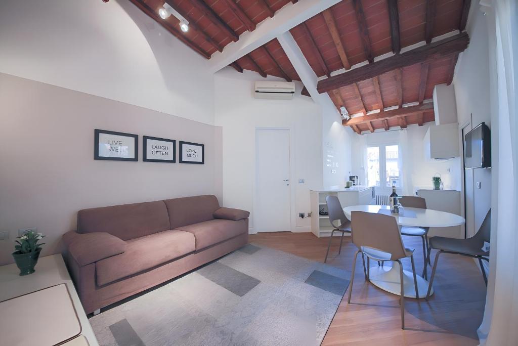 Posedenie v ubytovaní Elegant and Bright Flat near the Duomo