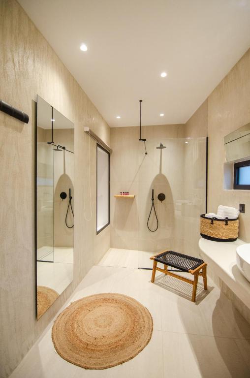 Ένα μπάνιο στο ARC suites