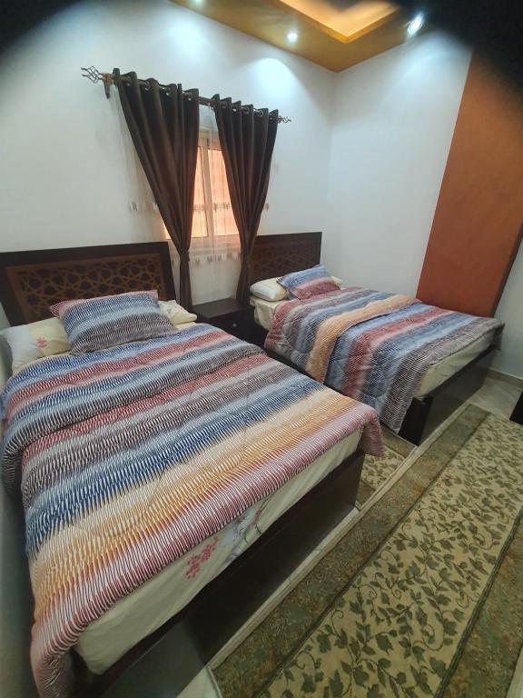 Postel nebo postele na pokoji v ubytování Abeer Suites 5