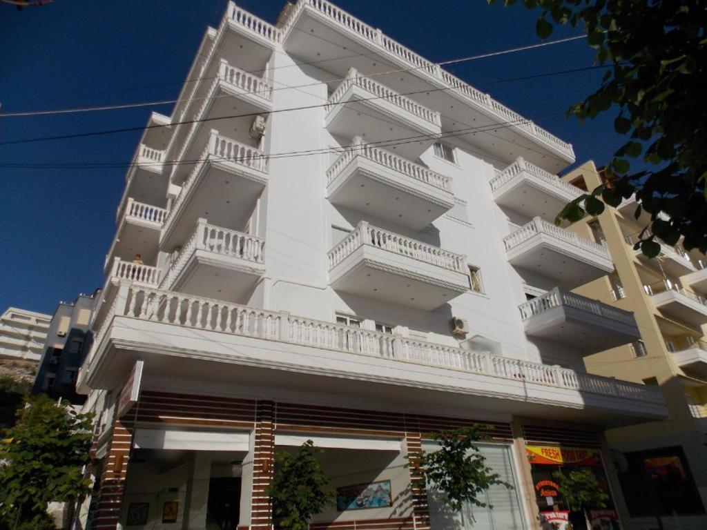 Coastline Apartments - One-Bedroom Apartment