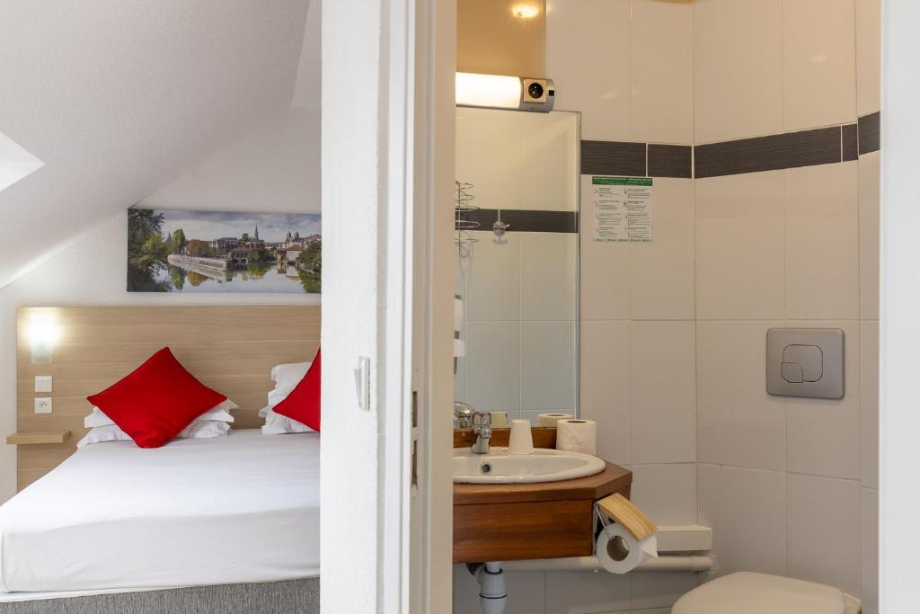 Koupelna v ubytování HÔTEL ÉDEN - Metz Nord - Woippy - Porte du Luxembourg - A31