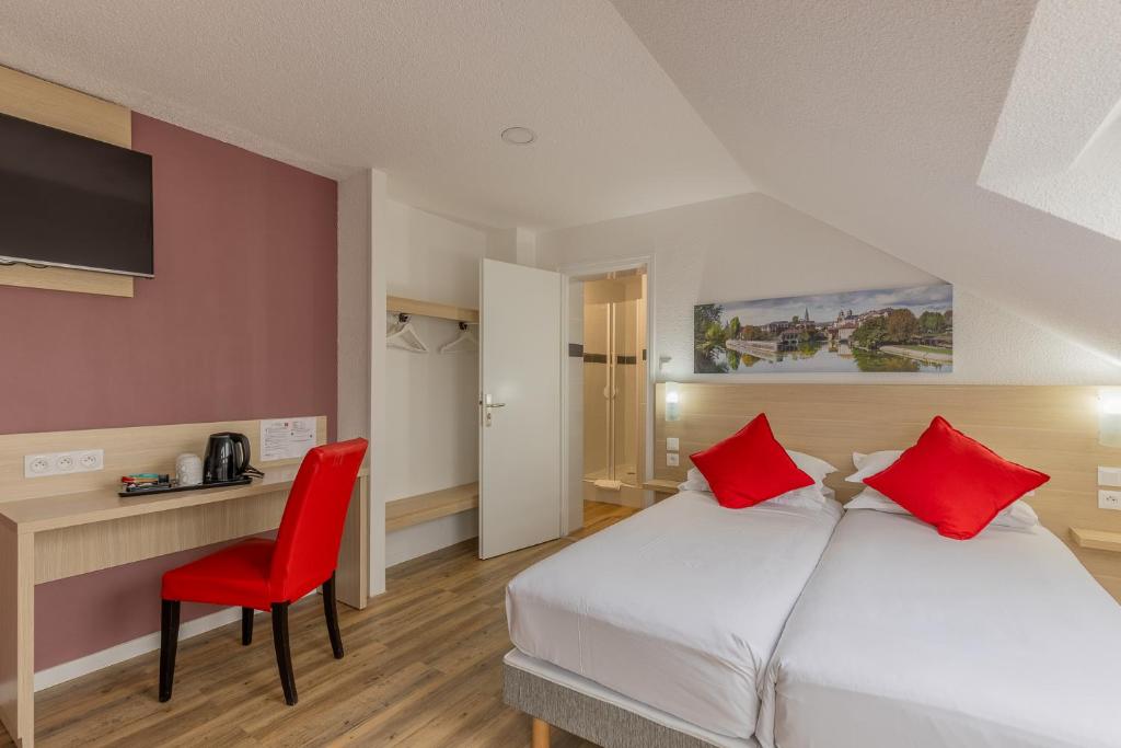 Postel nebo postele na pokoji v ubytování HÔTEL ÉDEN - Metz Nord - Woippy - Porte du Luxembourg - A31