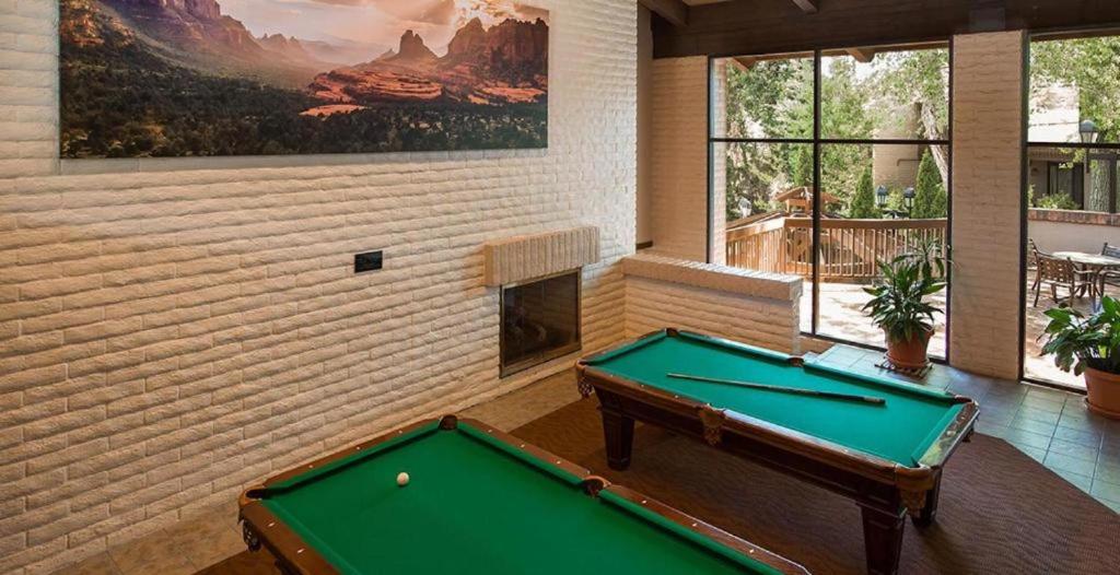 Biliár nebo kulečník v ubytování Arroyo Roble Resort at Oak Creek