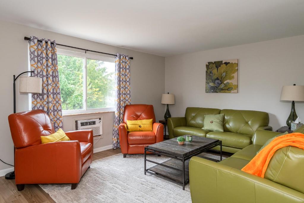 a living room with a couch and two chairs at Midcentury Modern 2br Comfort Near The Greene! in Kettering