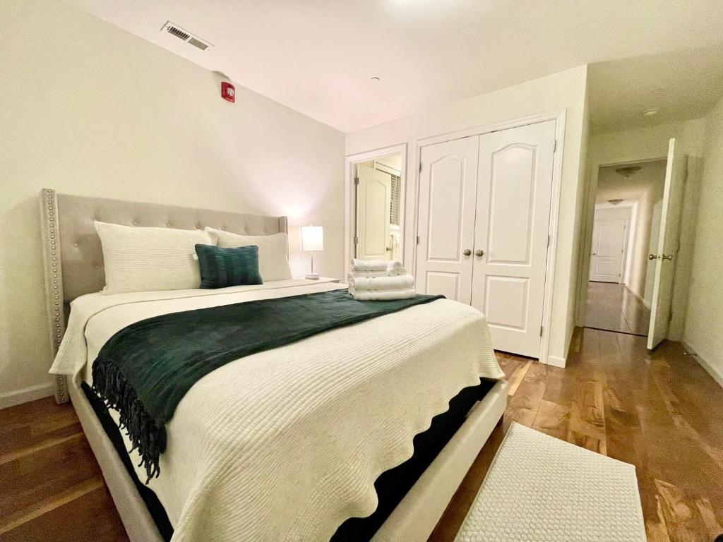 Ένα ή περισσότερα κρεβάτια σε δωμάτιο στο AVA Luxury Living