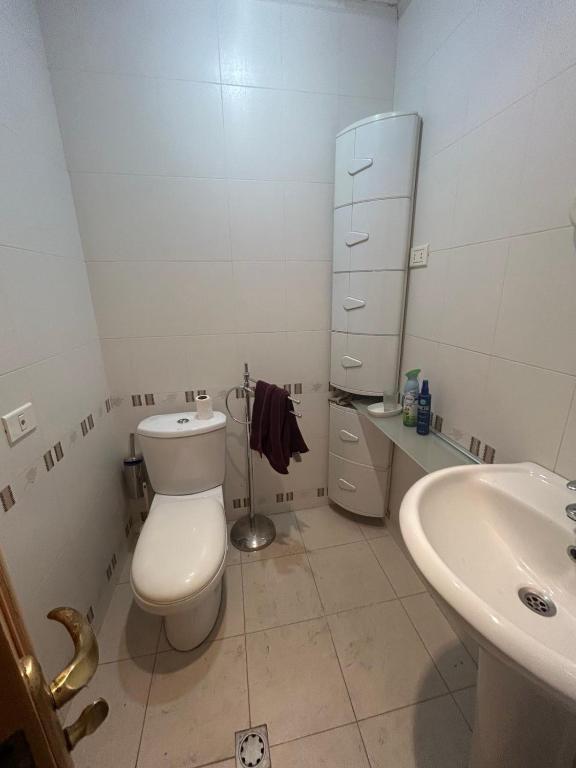 لابی و فضای عمومی Bright Modern 2-Bedroom Apartment the center Nalbandyan and Sayat-Nova - تصویر ۵