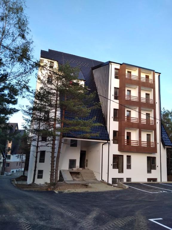 O edifício onde o apartamento está situado