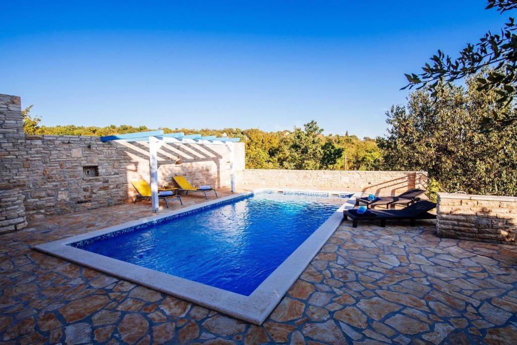 Bazén v ubytovaní MY DALMATIA - Holiday home Korlat with private pool alebo v jeho blízkosti