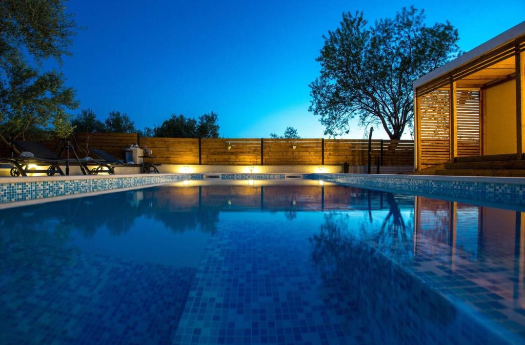 Basen w obiekcie MY DALMATIA - Holiday home Relax with private pool lub w pobliżu