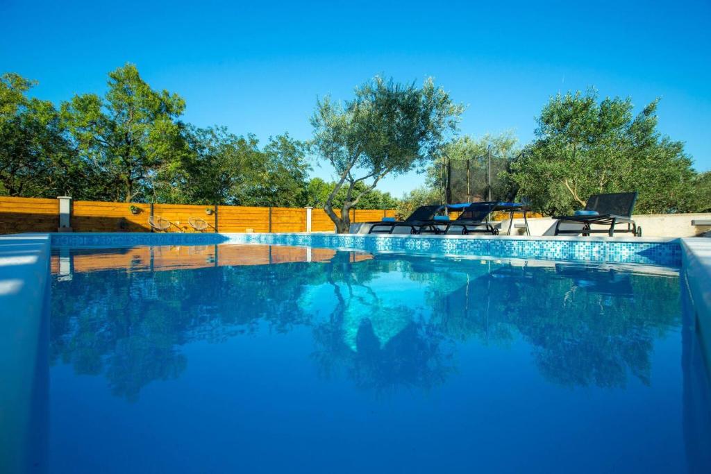 Basen w obiekcie MY DALMATIA - Holiday home Relax with private pool lub w pobliżu