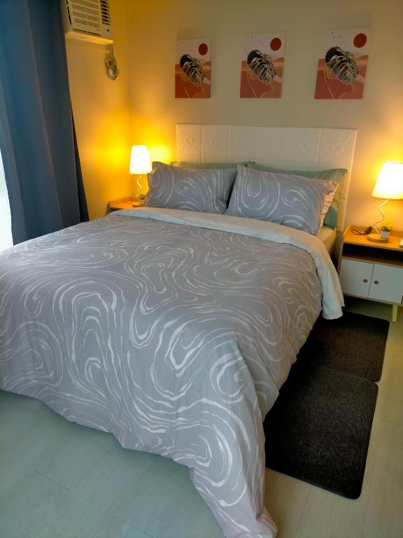 Llit o llits en una habitació de Sunset Suite