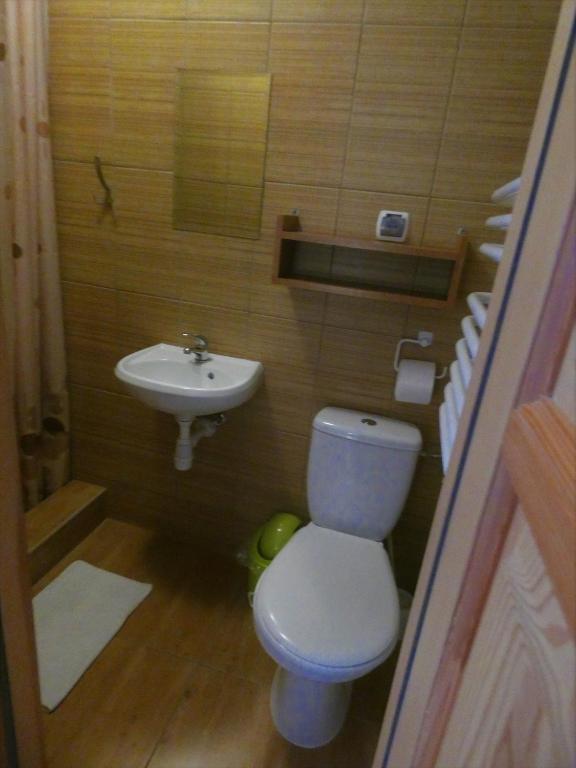 Koupelna v ubytování Pokoje u Waligóry Jaworki