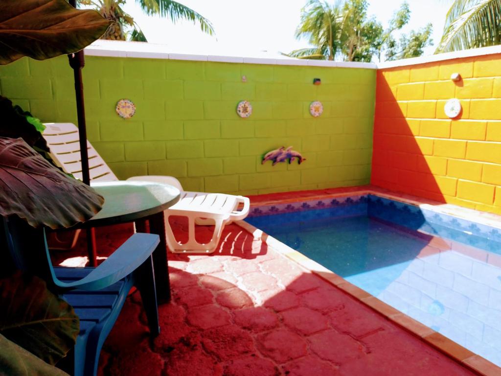 Πισίνα στο ή κοντά στο Cozy Studio Apartment-Free airport pickup and drop off