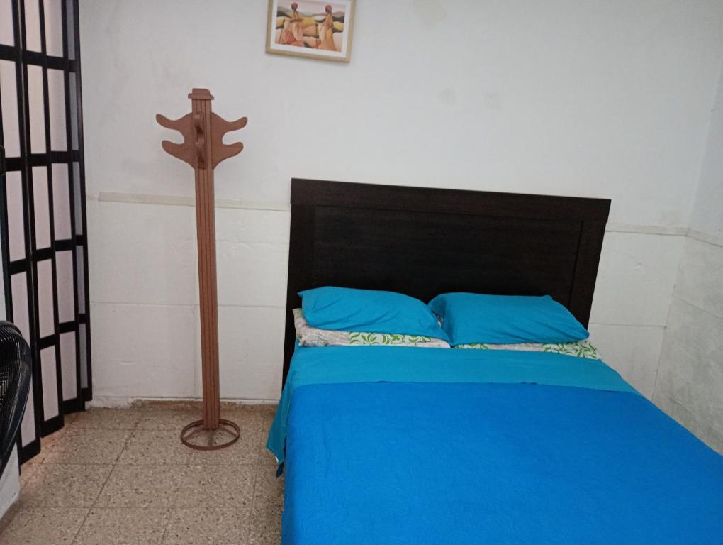 Ένα ή περισσότερα κρεβάτια σε δωμάτιο στο Aloja turistas