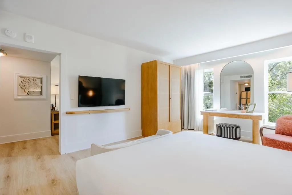 Corner Suite