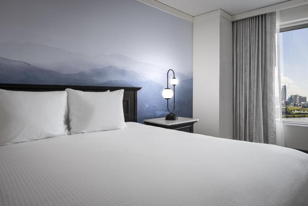 Ein Bett oder Betten in einem Zimmer der Unterkunft Harrah&#39;s Casino &amp; Hotel Council Bluffs