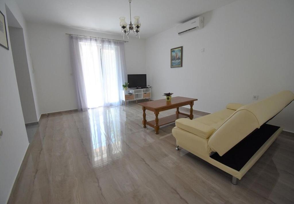 Televízia a/alebo spoločenská miestnosť v ubytovaní House Branka