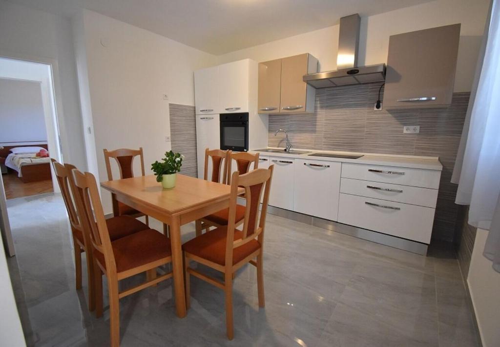 Kuchyňa alebo kuchynka v ubytovaní House Branka