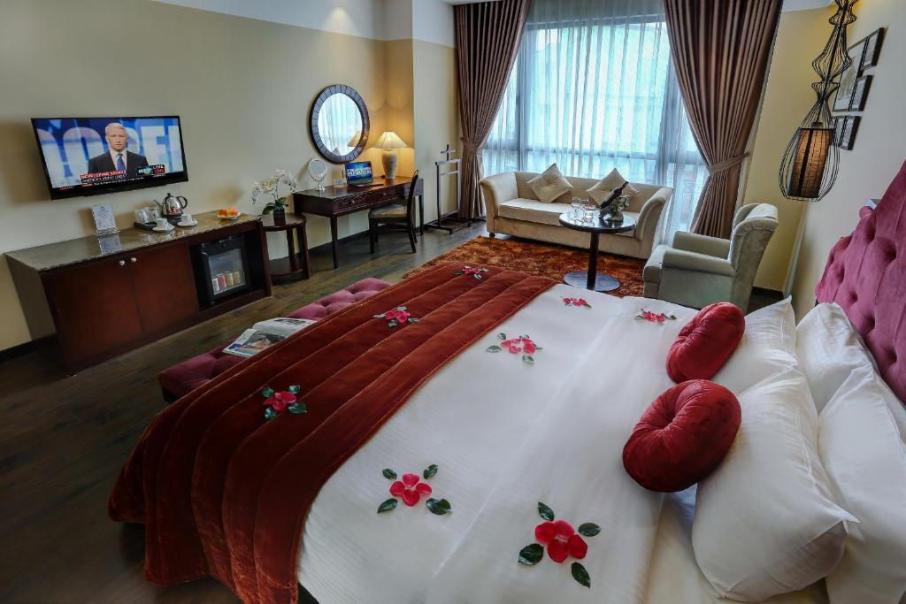 Postel nebo postele na pokoji v ubytování Hanoi Marvellous Hotel & Spa