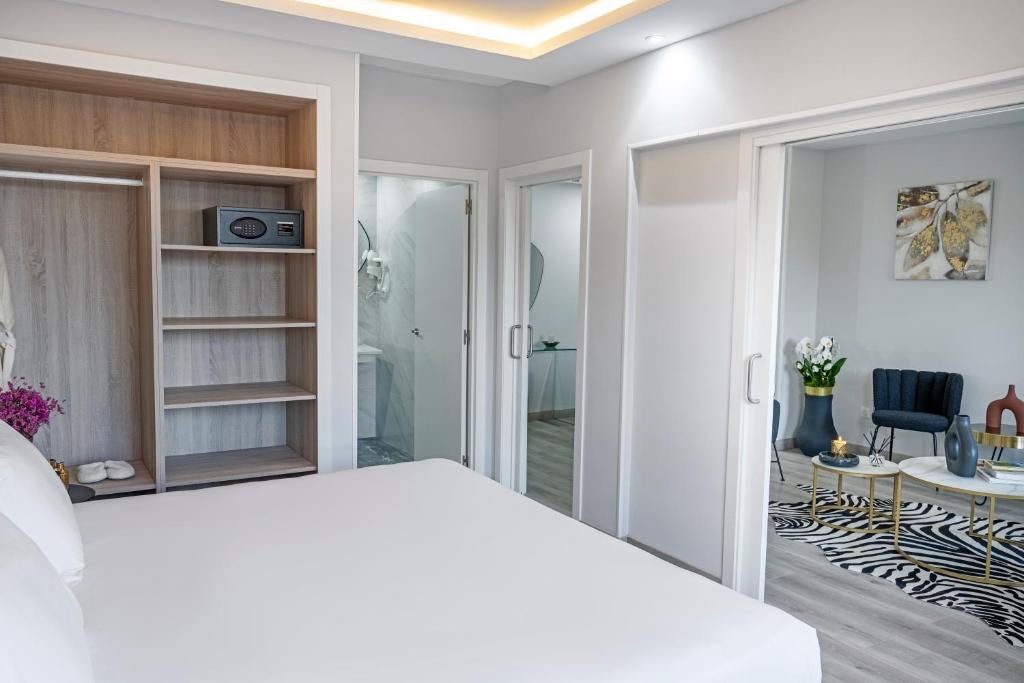 Hotel Faranda Los Tilos, Ascend Hotel Collection - Large King Suite - Non Smoking/Interior Hall