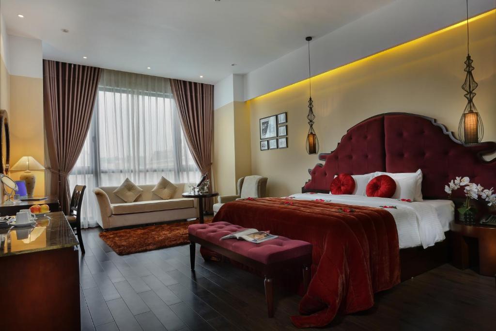 Postel nebo postele na pokoji v ubytování Hanoi Marvellous Hotel & Spa