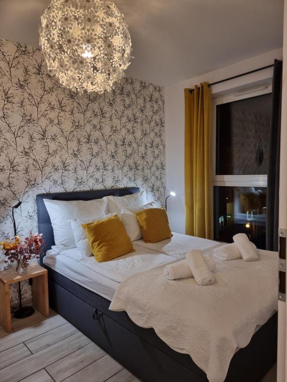 Posteľ alebo postele v izbe v ubytovaní Old Town Yellow Apartment