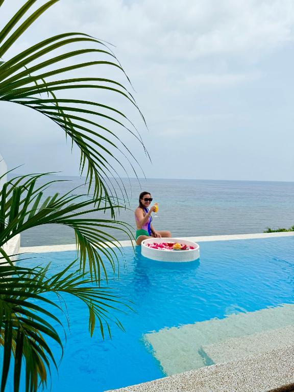 Bazén v ubytování Epic Suites Bohol ADULTS ONLY nebo v jeho okolí