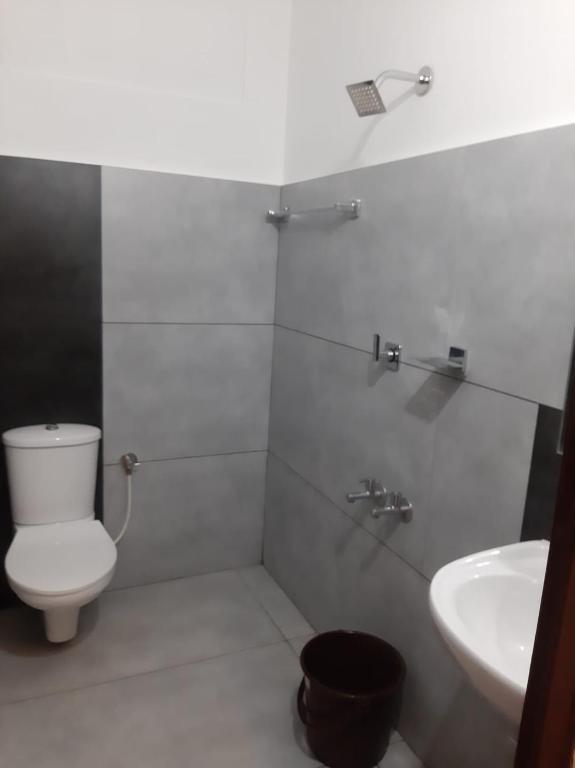 Koupelna v ubytování Shalimar Residency
