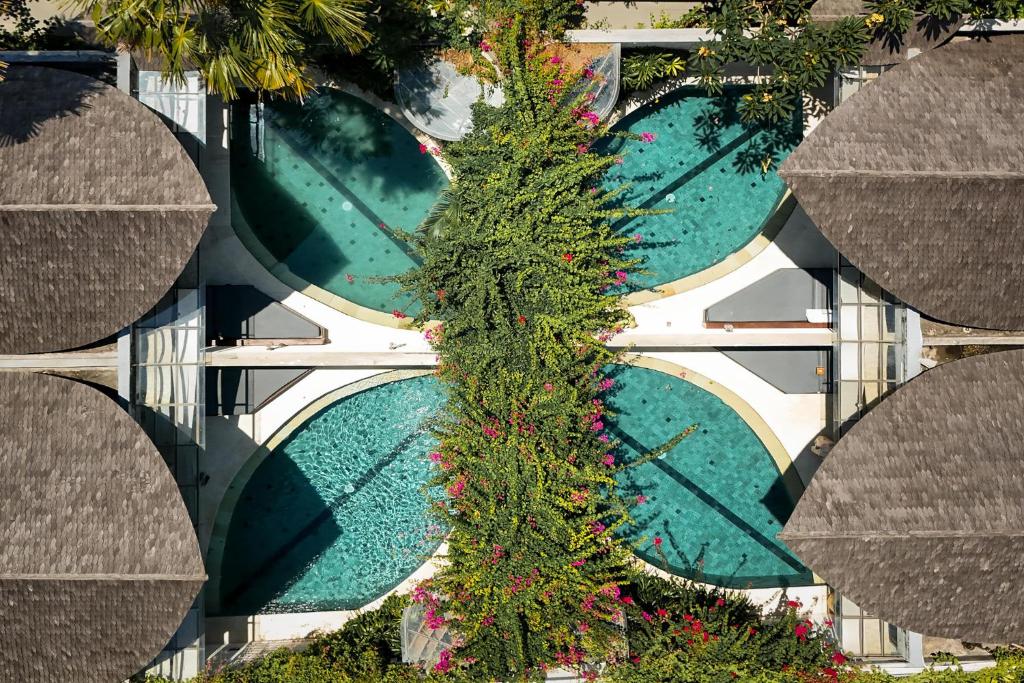Bazén v ubytování Sini Vie Luxury Resort & Spa Seminyak by Ini Vie Hospitality nebo v jeho okolí
