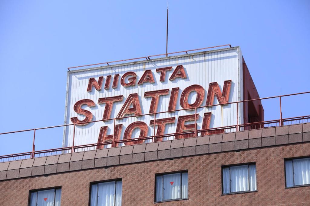 an old neon sign on top of a building at Niigata Station Hotel in Niigata