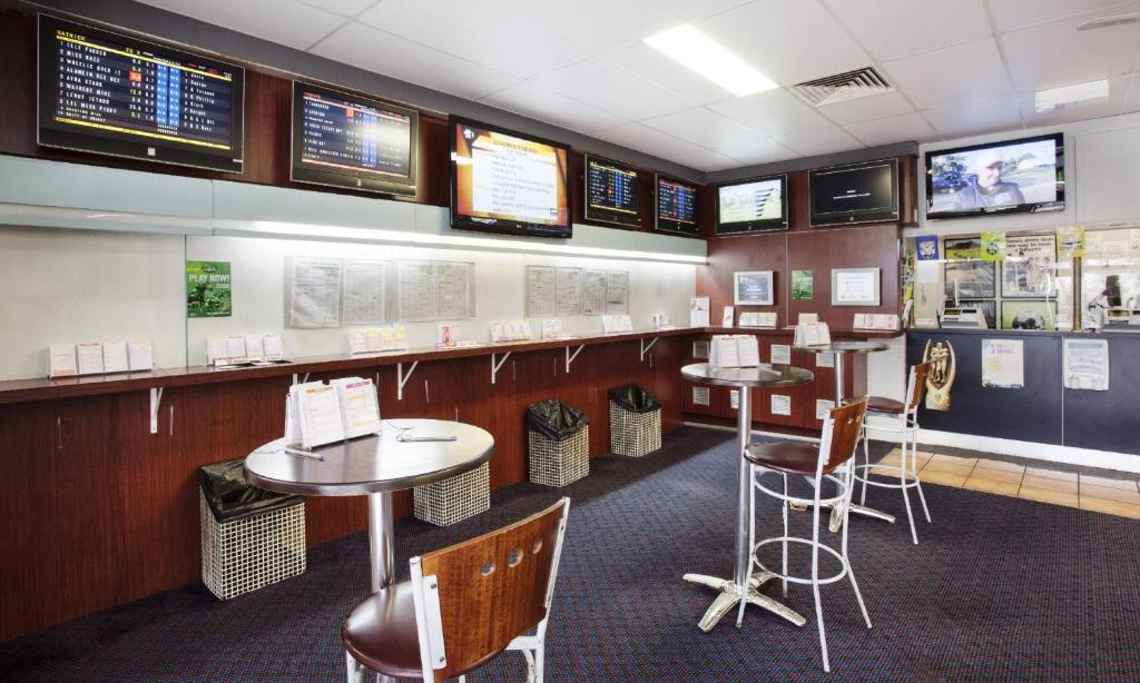 Upper Ross Hotel - Resim 16