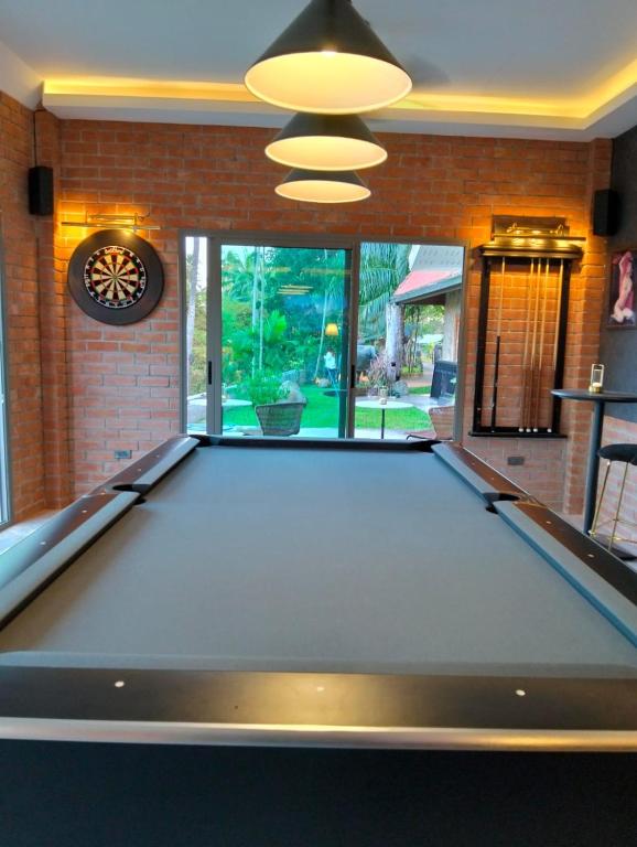 Biliár nebo kulečník v ubytování Varaya Resort
