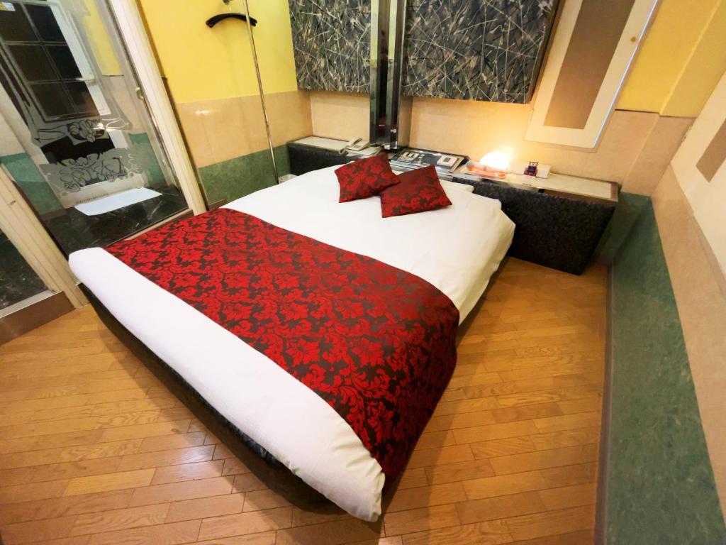 Postel nebo postele na pokoji v ubytování HOTEL K's GOMANGOKU adult only