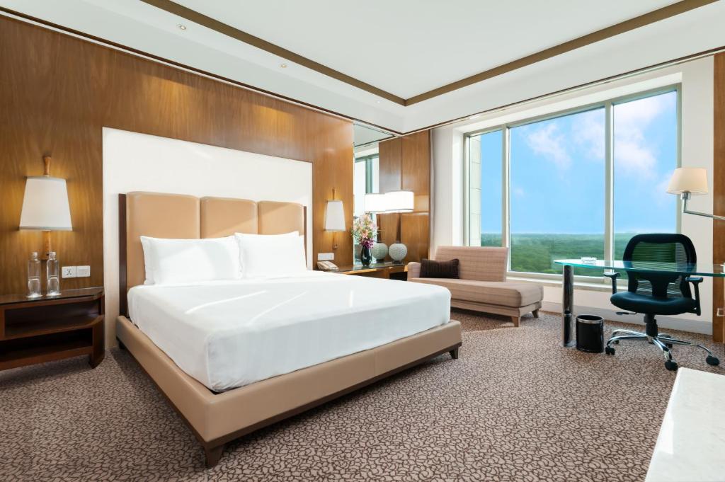 Cama o camas de una habitación en Crowne Plaza New Delhi Okhla by IHG