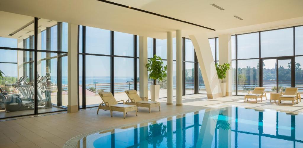 Bazén v ubytování Maistra Select All Suite Island Hotel Istra nebo v jeho okolí